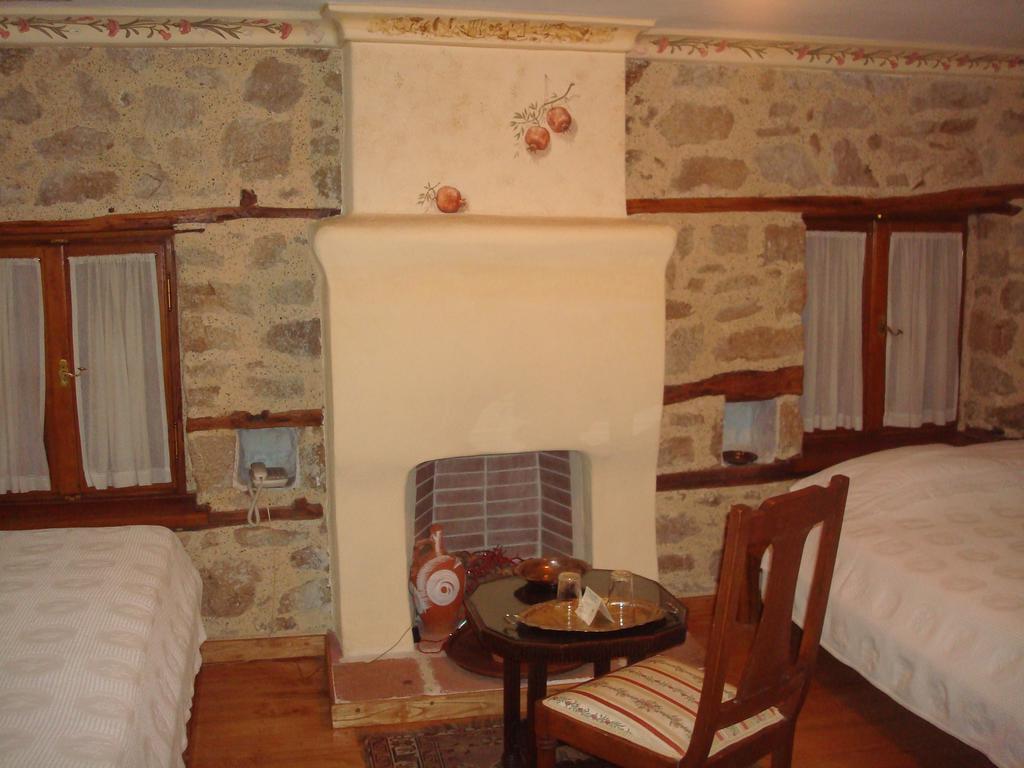 Oikia Alexandrou Traditional Inn Arnaia Exterior photo